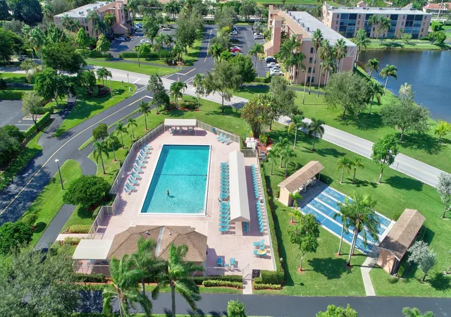 Homes for sale in Delray Beach, FL | 7006 Huntington Ln #306, Delray Beach, FL 33446 | MLS# B26021159