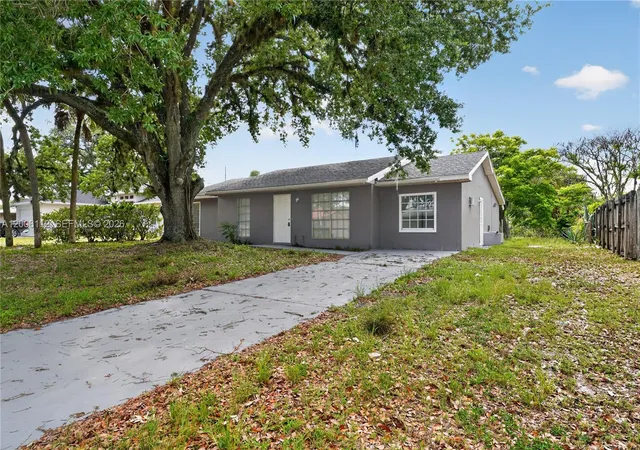3rd image of 4030 School Cir, Labelle, FL 33935 | MLS# A12006112