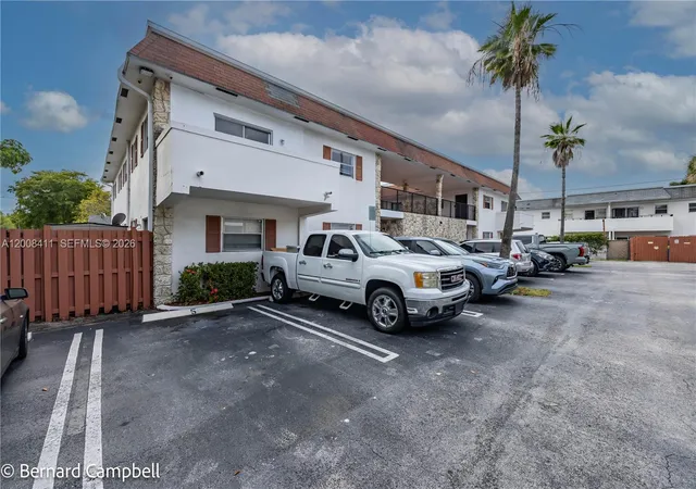 2nd image of 321 Sw 1st Ct #K5, Pompano Beach, FL 33060 | MLS# A12008411