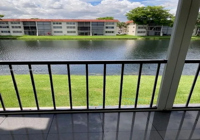 4th image of 361 S Hollybrook Dr #205, Pembroke Pines, FL 33025 | MLS# A12006991