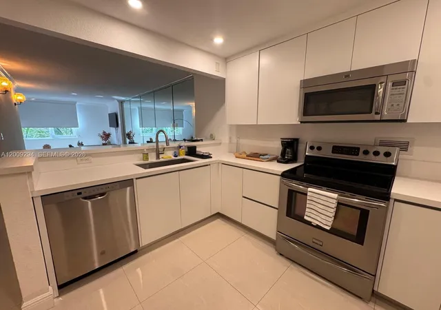3rd image of 2301 Collins Ave #427, Miami Beach, FL 33139 | MLS# A12009294