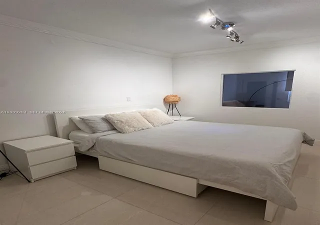 5th image of 2301 Collins Ave #427, Miami Beach, FL 33139 | MLS# A12009294