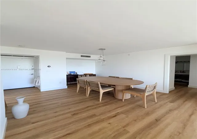 4th image of 3701 N Country Club Dr #607, Aventura, FL 33180 | MLS# A12007418
