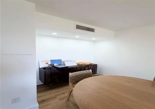 5th image of 3701 N Country Club Dr #607, Aventura, FL 33180 | MLS# A12007418