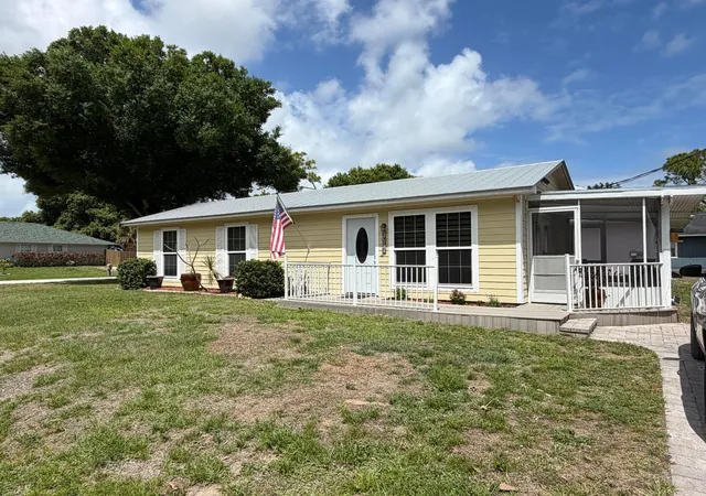 Photo 1 of Single family home for sale at 2326 Sw 15th Street, Vero Beach, FL 32962 | MLS# B26021410 | Listing updated on 2026-05-31