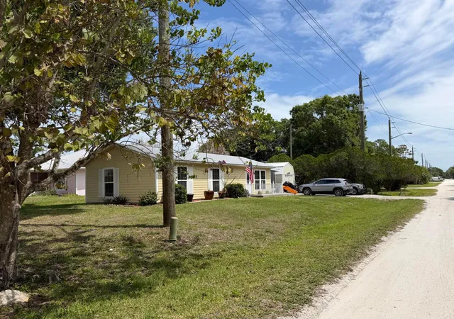 Photo 2 of Single family home for sale at 2326 Sw 15th Street, Vero Beach, FL 32962 | MLS# B26021410 | Listing updated on 2026-05-31