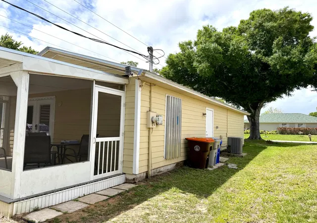 Photo 3 of Single family home for sale at 2326 Sw 15th Street, Vero Beach, FL 32962 | MLS# B26021410 | Listing updated on 2026-05-31