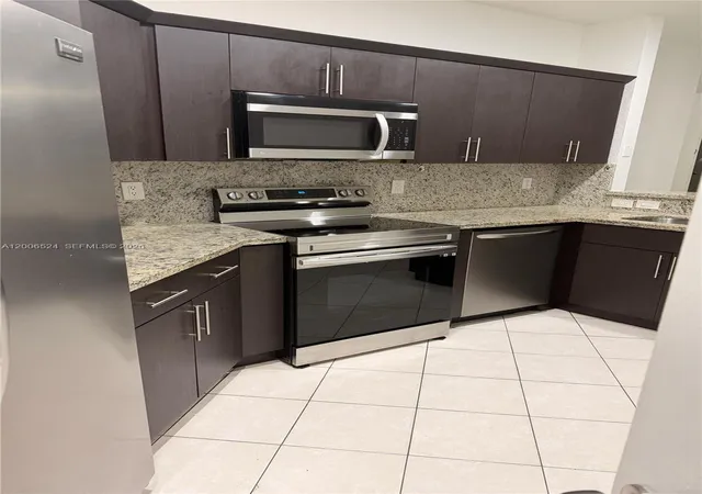 3rd image of 9040 Nw 54Th St, Sunrise, FL 33351 | MLS# A12006524