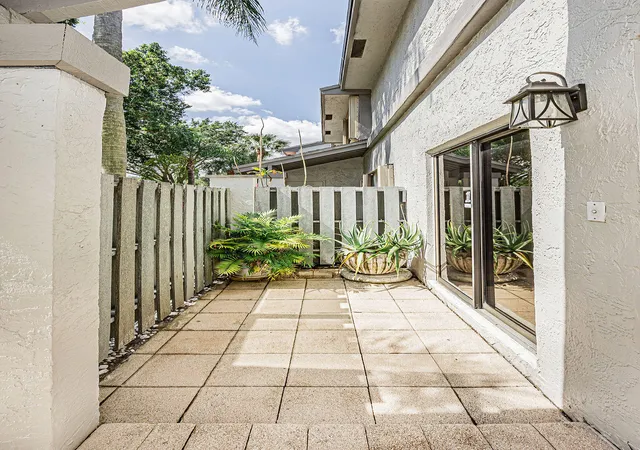 Photo 3 of Townhouse for sale at 3335 Carambola Cir S, Coconut Creek, FL 33066 | MLS# B26021431 | Listing updated on 2026-09-23
