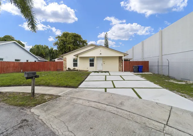 Homes for sale in Hollywood, FL | 6271 Hope St, Hollywood, FL 33024 | MLS# B26021457