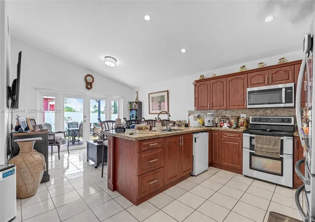3rd image of 14240 Sw 171St St, Miami, FL 33177 | MLS# A12009444