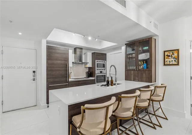 5th image of 301 Altara Ave #822, Coral Gables, FL 33146 | MLS# A12009505