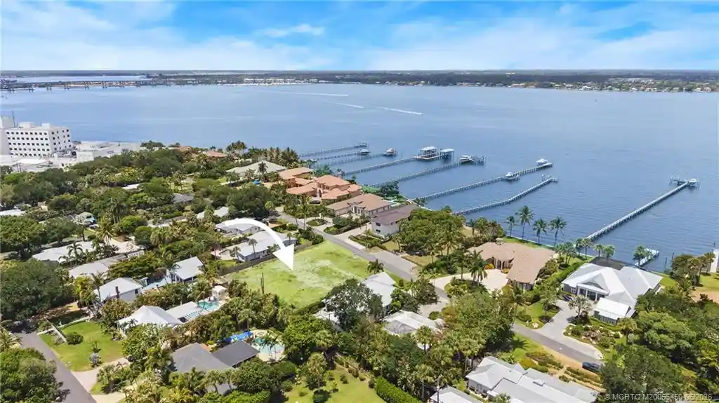 Land for sale at 818 SE Riverside Dr, Stuart, FL 34994 | MLS# M20055450