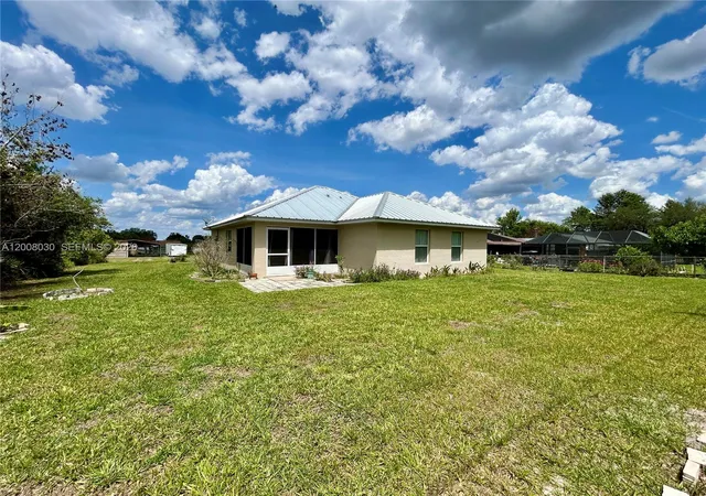 3rd image of 358 Lime Rd Nw, Lake Placid, FL 33852 | MLS# A12008030