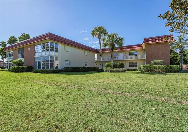 Homes for sale in Vero Beach, FL | 28 Pine Arbor Ln #101, Vero Beach, FL 32962 | MLS# B26021658