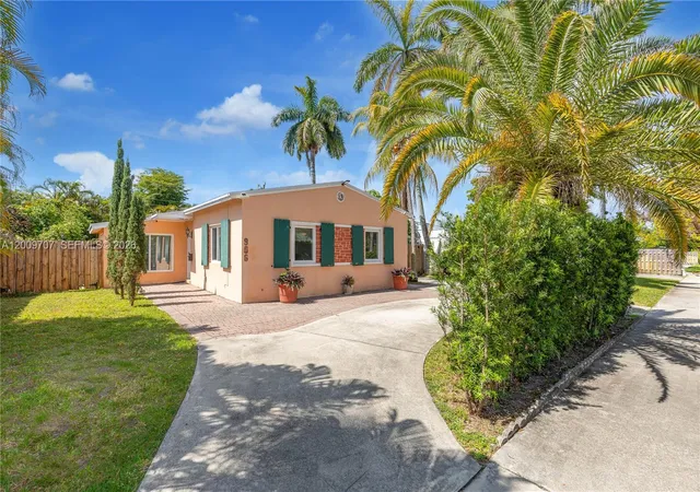 2nd image of 906 Ne 5th St, Hallandale Beach, FL 33009 | MLS# A12009707