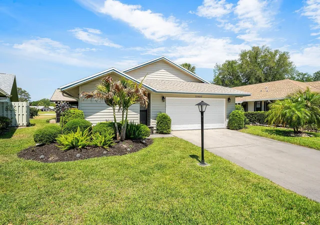Homes for sale in Hobe Sound, FL | 12800 Se Laurel Valley Ln, Hobe Sound, FL 33455 | MLS# B26021789