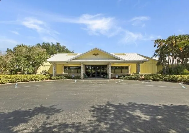 Homes for sale in Hobe Sound, FL | 12800 Se Laurel Valley Ln, Hobe Sound, FL 33455 | MLS# B26021789