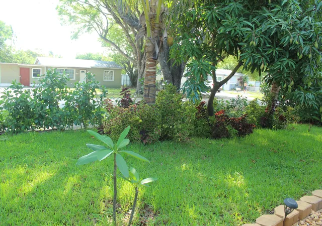 Photo 3 of Single family home for sale at 431 S Chillingworth Dr, West Palm Beach, FL 33409 | MLS# B26021850 | Listing updated on 2026-09-26