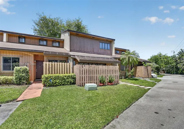 2nd image of 4283 S Pine Island Rd, Davie, FL 33328 | MLS# A12009511