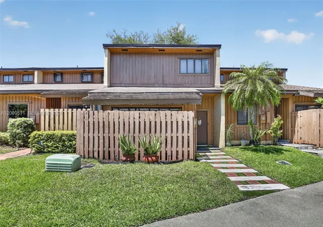3rd image of 4283 S Pine Island Rd, Davie, FL 33328 | MLS# A12009511