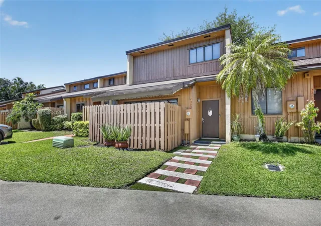 4th image of 4283 S Pine Island Rd, Davie, FL 33328 | MLS# A12009511