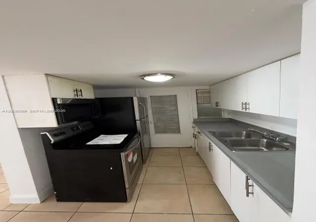 3rd image of 1821 Ne 168Th St, Miami, FL 33162
