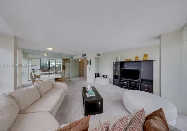 2nd image of 600 Ne 36Th St #421, Miami, FL 33137 | MLS# A12006468
