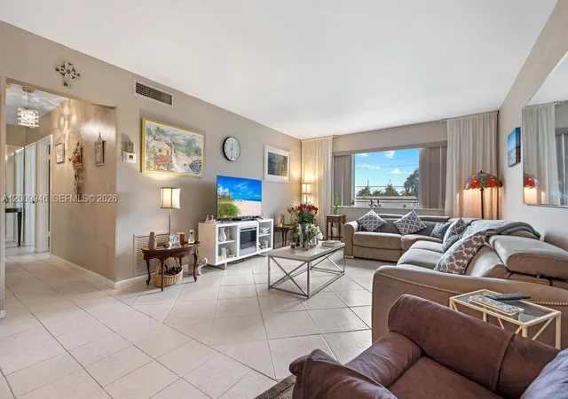 Homes for sale in Pompano Beach, FL | 400 S Cypress Rd #424, Pompano Beach, FL 33060 | MLS# A12009946