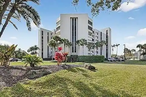Listing Photo 1 - Condo for sale in 6463 La Costa Dr located at 6463 La Costa Dr, Boca Raton, FL 33433 - Unit #105