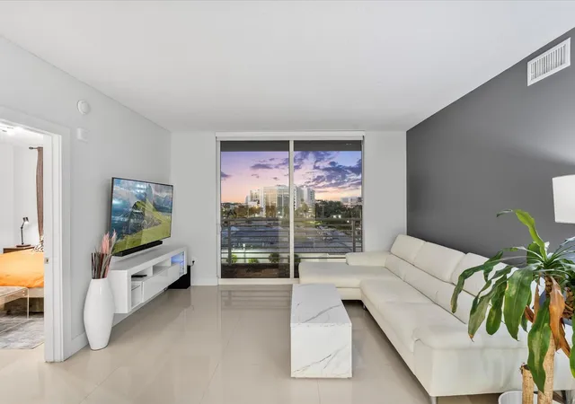 Photo 4 of Condo for sale at 18800 NE 29th Avenue #704, Aventura, FL 33180 | MLS# B26022042 | Listing updated on 2026-10-01