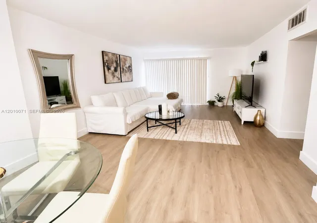 3rd image of 400 Kings Point Dr #1224, Sunny Isles Beach, FL 33160 | MLS# A12010071
