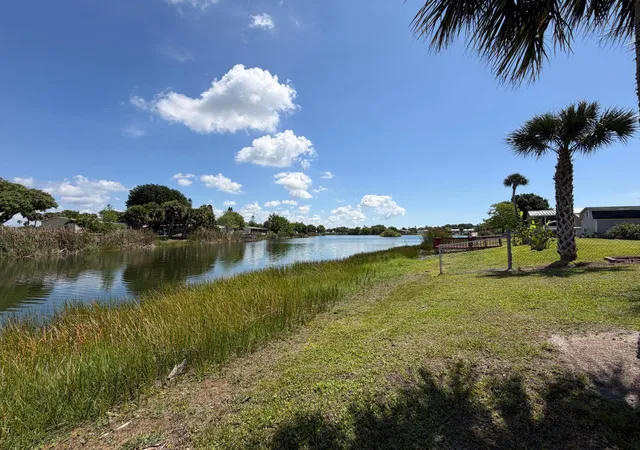 3rd image of 1075 Friendship Dr Ne, Moore Haven, FL 33471 | MLS# B26022078