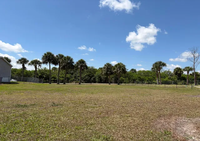 4th image of 1075 Friendship Dr Ne, Moore Haven, FL 33471 | MLS# B26022078