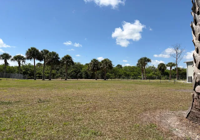 5th image of 1075 Friendship Dr Ne, Moore Haven, FL 33471 | MLS# B26022078