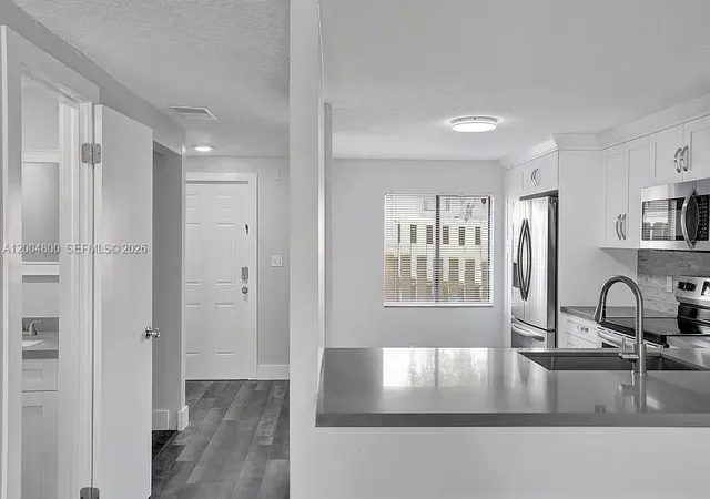 2nd image of 5084 S University Dr, Davie, FL 33328 | MLS# A12004800