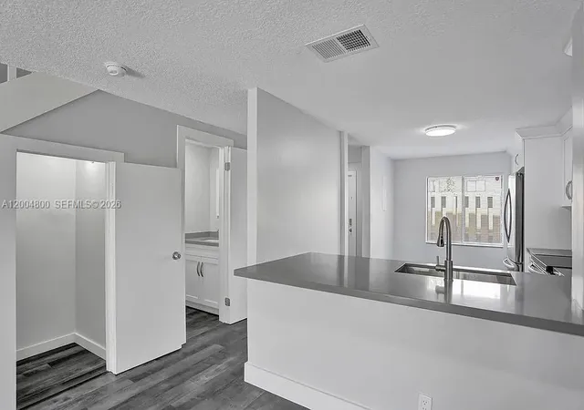 3rd image of 5084 S University Dr, Davie, FL 33328 | MLS# A12004800
