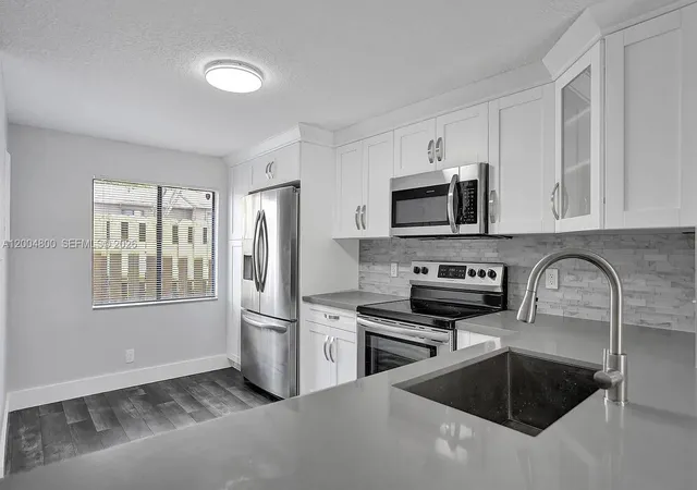 4th image of 5084 S University Dr, Davie, FL 33328 | MLS# A12004800