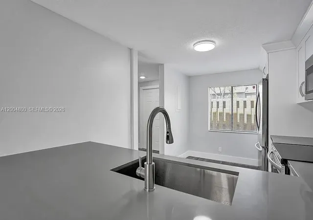 5th image of 5084 S University Dr, Davie, FL 33328 | MLS# A12004800