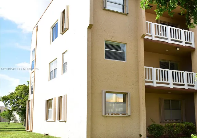 Homes for sale in Sunrise, FL | 9321 Sunrise Lakes Blvd #201, Sunrise, FL 33322 | MLS# A12010540