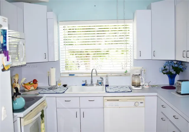 Homes for sale in Sunrise, FL | 9321 Sunrise Lakes Blvd, Sunrise, FL 33322