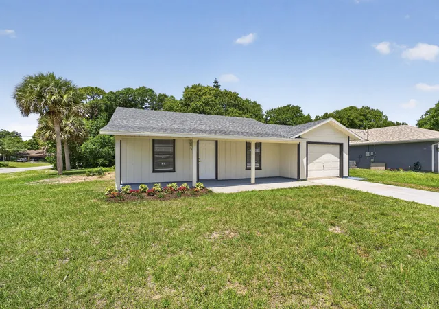 Photo 2 of Single family home for sale at 1373 32nd Avenue Sw, Vero Beach, FL 32968 | MLS# B26022192 | Listing updated on 2026-09-23