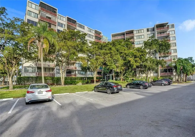 3rd image of 4222 Inverrary Blvd #4116, Lauderhill, FL 33319 | MLS# B26022215