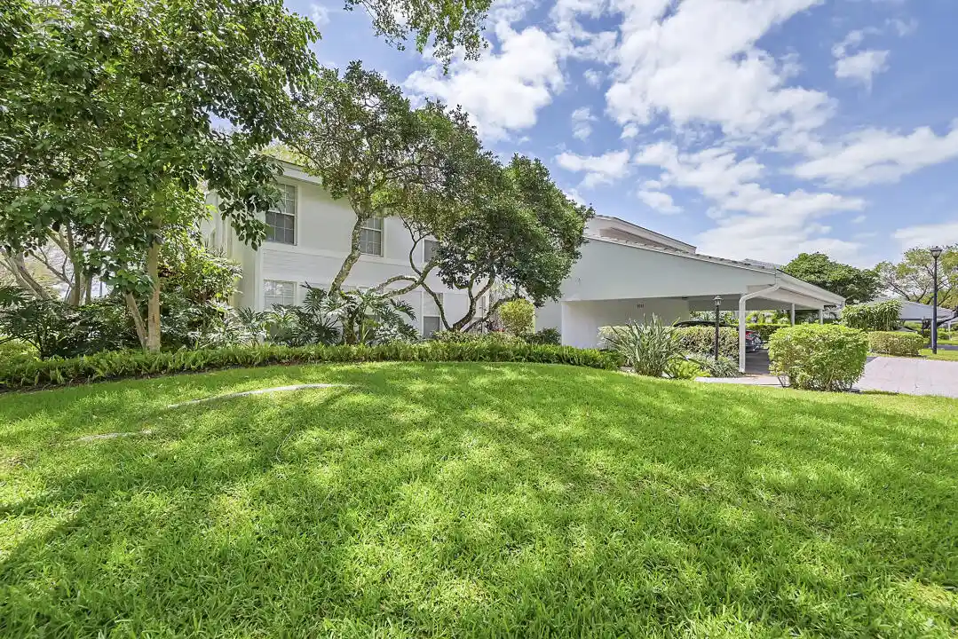 Listing Photo 1 - Condo for sale in 6245 Old Ct Rd located at 6245 Old Ct Rd, Boca Raton, FL 33433 - Unit #202