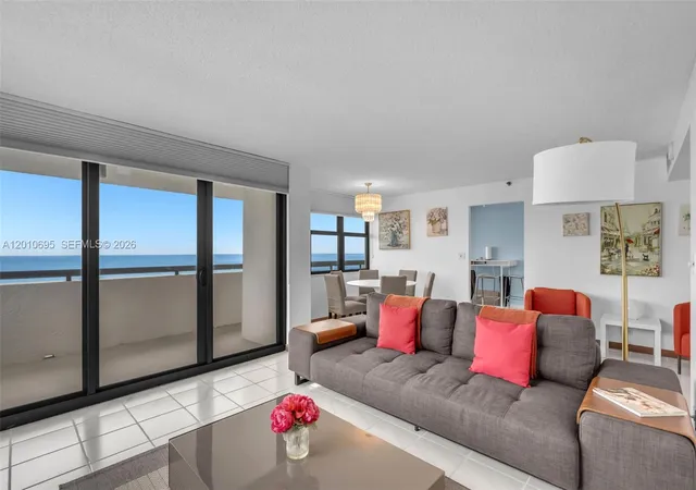 5th image of 2555 Collins Ave #2401, Miami Beach, FL 33140 | MLS# A12010695