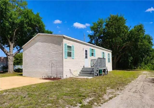 Photo 2 of Manufactured home for sale at 324 Valencia St, Sebastian, FL 32958 | MLS# B26022349 | Listing updated on 2026-09-23
