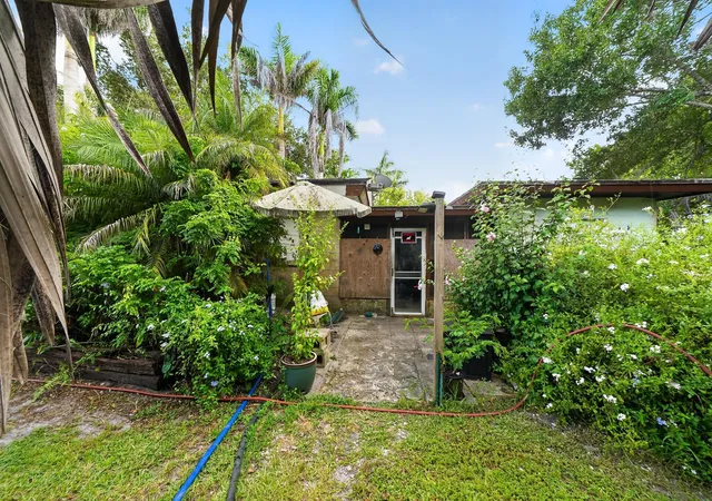 Photo 3 of Single family home for sale at 9290 Orange Ave, Fort Pierce, FL 34945 | MLS# B26022368 | Listing updated on 2026-10-06