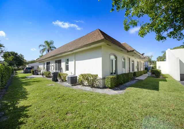 Photo 3 of Single family home for sale at 11893 Sturbridge Ln, Wellington, FL 33414 | MLS# B26022520 | Listing updated on 2026-09-23