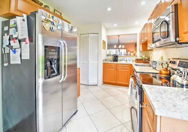 2nd image of 28 W Stratford Ln #C, Boynton Beach, FL 33436 | MLS# B26022571