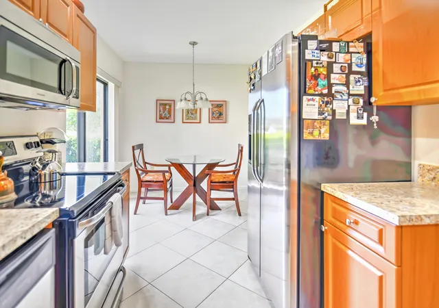 4th image of 28 W Stratford Ln, Boynton Beach, FL 33436